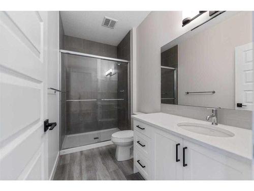 830 Bayview Terrace Sw, Airdrie, AB - Indoor Photo Showing Bathroom