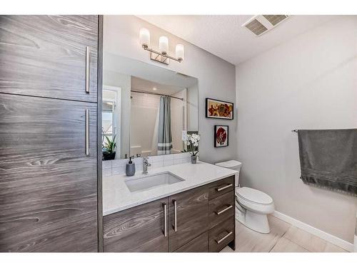 507-2231 Mahogany Boulevard Se, Calgary, AB - Indoor Photo Showing Bathroom