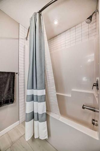 507-2231 Mahogany Boulevard Se, Calgary, AB - Indoor Photo Showing Bathroom