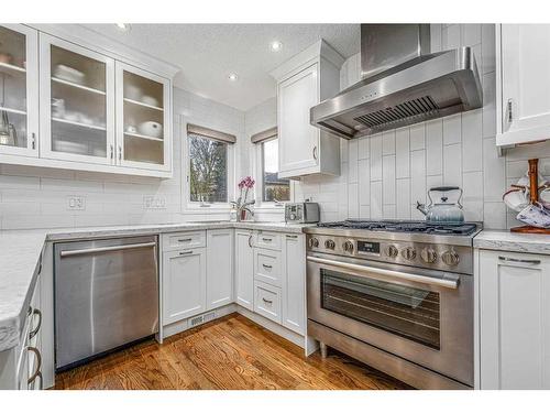 86 Schubert Hill Nw, Calgary, AB - Indoor Photo Showing Kitchen With Stainless Steel Kitchen With Upgraded Kitchen