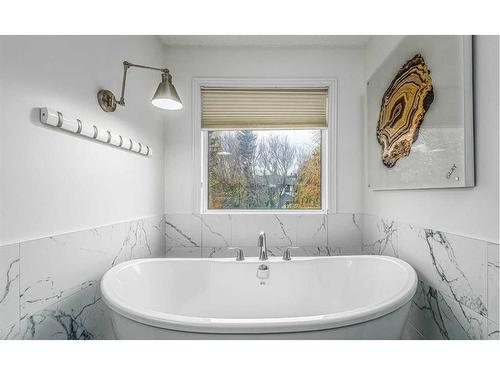 86 Schubert Hill Nw, Calgary, AB - Indoor Photo Showing Bathroom