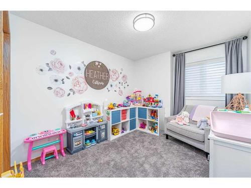 86 Schubert Hill Nw, Calgary, AB - Indoor Photo Showing Bedroom