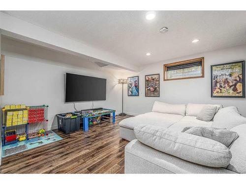 86 Schubert Hill Nw, Calgary, AB - Indoor Photo Showing Living Room