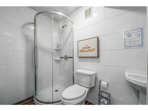 86 Schubert Hill Nw, Calgary, AB - Indoor Photo Showing Bathroom