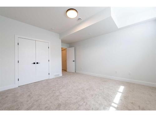 240 22 Avenue, Calgary, AB - Indoor Photo Showing Other Room