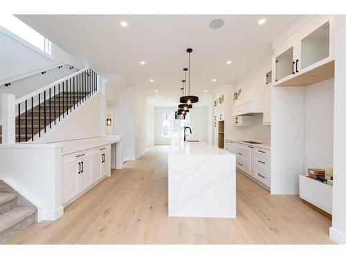 240 22 Avenue, Calgary, AB - Indoor Photo Showing Kitchen With Upgraded Kitchen