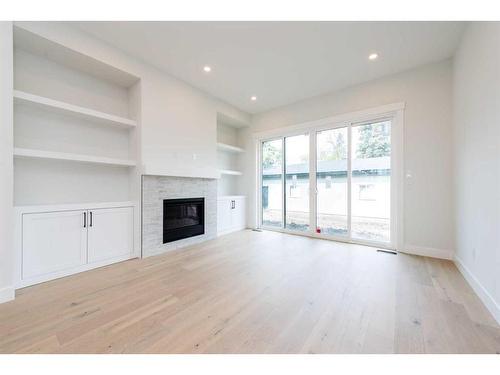 240 22 Avenue, Calgary, AB - Indoor With Fireplace