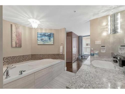 2C-133 25 Avenue Sw, Calgary, AB - Indoor Photo Showing Bathroom