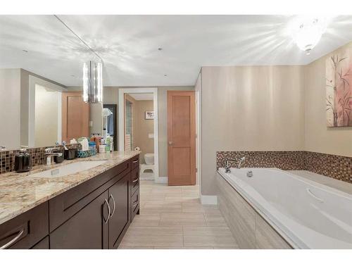 2C-133 25 Avenue Sw, Calgary, AB - Indoor Photo Showing Bathroom