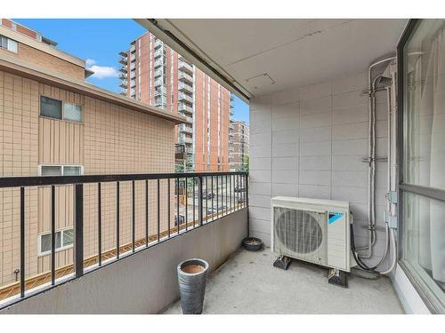 2C-133 25 Avenue Sw, Calgary, AB - Outdoor With Exterior