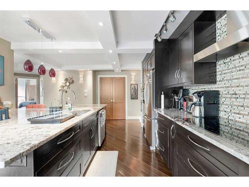 2C-133 25 Avenue Sw, Calgary, AB - Indoor Photo Showing Kitchen With Upgraded Kitchen