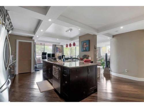 2C-133 25 Avenue Sw, Calgary, AB - Indoor Photo Showing Kitchen