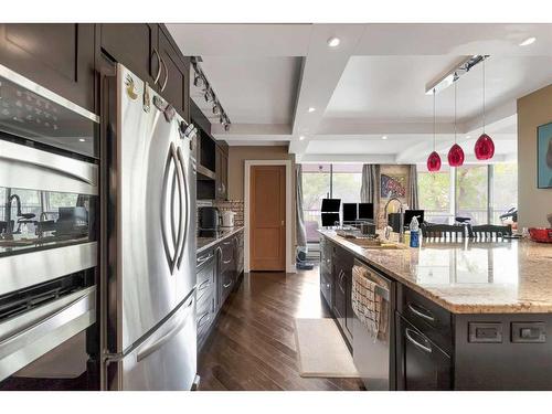 2C-133 25 Avenue Sw, Calgary, AB - Indoor Photo Showing Kitchen With Stainless Steel Kitchen With Upgraded Kitchen