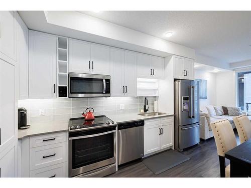 401-4138 University Avenue Nw, Calgary, AB - Indoor Photo Showing Kitchen With Stainless Steel Kitchen With Double Sink With Upgraded Kitchen