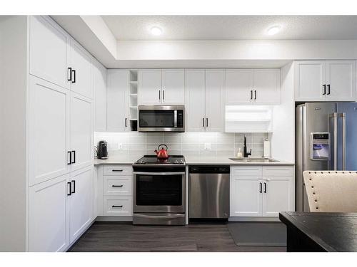 401-4138 University Avenue Nw, Calgary, AB - Indoor Photo Showing Kitchen With Stainless Steel Kitchen With Upgraded Kitchen