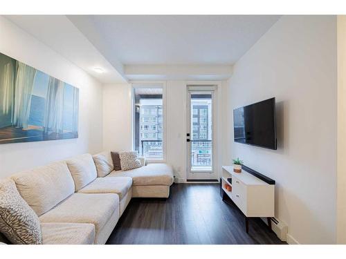 401-4138 University Avenue Nw, Calgary, AB - Indoor Photo Showing Living Room