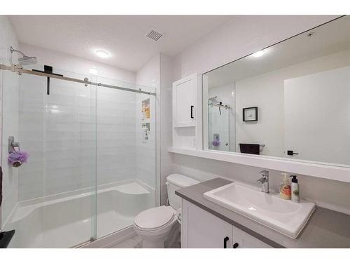 401-4138 University Avenue Nw, Calgary, AB - Indoor Photo Showing Bathroom