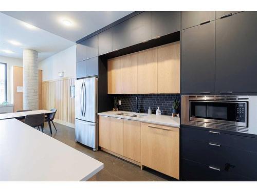 401-4138 University Avenue Nw, Calgary, AB - Indoor Photo Showing Kitchen