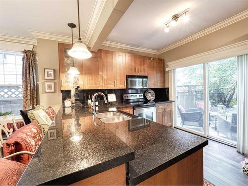 1427 2A Street Nw, Calgary, AB - Indoor Photo Showing Kitchen With Double Sink