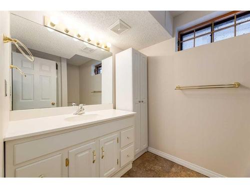 56 Edendale Way Nw, Calgary, AB - Indoor Photo Showing Bathroom