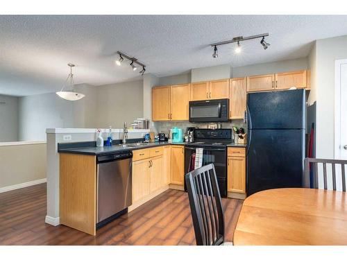 303 Toscana Gardens Nw, Calgary, AB - Indoor Photo Showing Kitchen