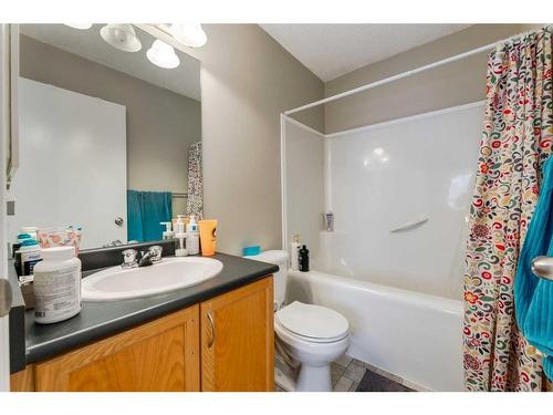 303 Toscana Gardens Nw, Calgary, AB - Indoor Photo Showing Bathroom