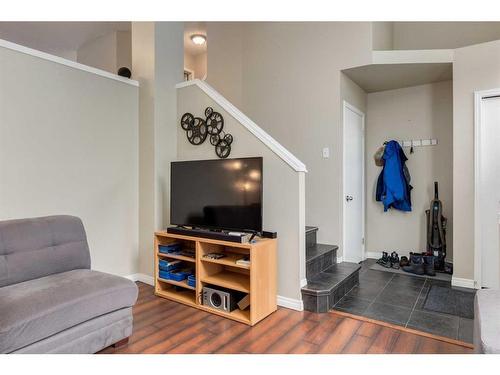 303 Toscana Gardens Nw, Calgary, AB - Indoor