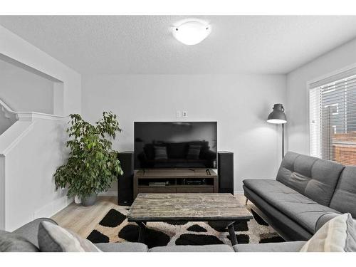 345 Hillcrest Square Sw, Airdrie, AB - Indoor Photo Showing Living Room