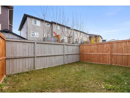 345 Hillcrest Square Sw, Airdrie, AB - Outdoor