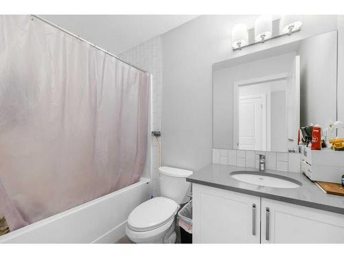 105-65 Belvedere Point Se, Calgary, AB - Indoor Photo Showing Bathroom