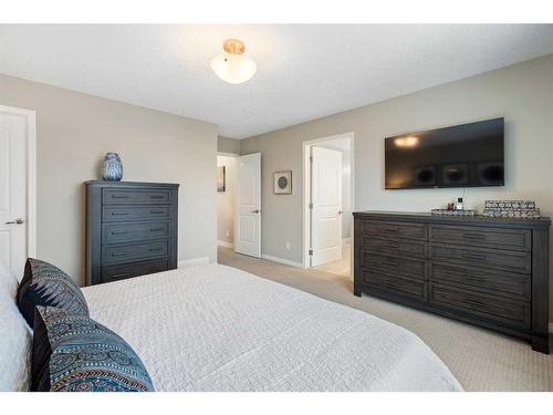 126 Cranarch Close, Calgary, AB - Indoor Photo Showing Bedroom