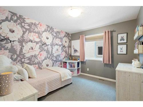 126 Cranarch Close, Calgary, AB - Indoor Photo Showing Bedroom