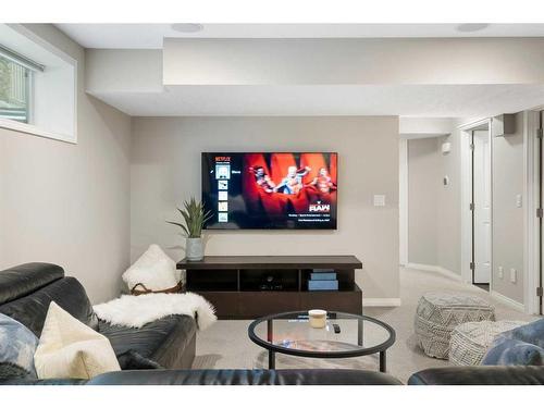 126 Cranarch Close, Calgary, AB - Indoor Photo Showing Living Room