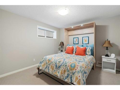 126 Cranarch Close, Calgary, AB - Indoor Photo Showing Bedroom