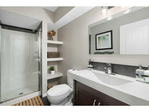 126 Cranarch Close, Calgary, AB - Indoor Photo Showing Bathroom