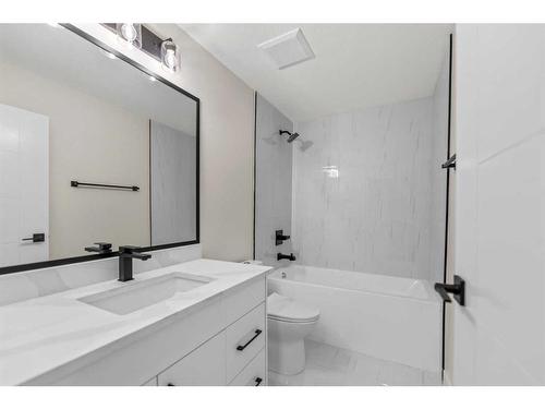 171 Maple Court Crescent Se, Calgary, AB - Indoor Photo Showing Bathroom