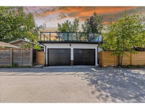 171 Maple Court Crescent Se, Calgary, AB - Outdoor