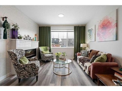 14 Wolf Creek Manor Se, Calgary, AB - Indoor Photo Showing Living Room