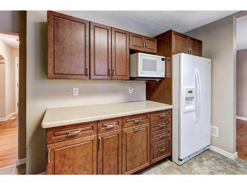 2435 23 Street Nw, Calgary, AB - Indoor Photo Showing Kitchen