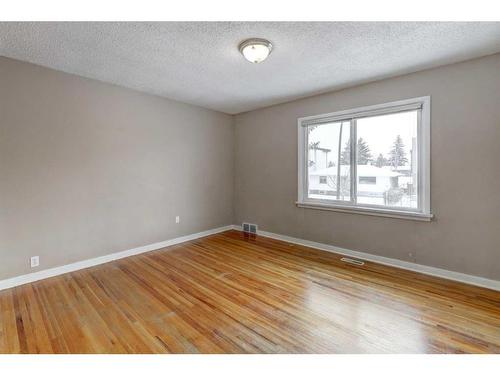 2435 23 Street Nw, Calgary, AB - Indoor Photo Showing Other Room