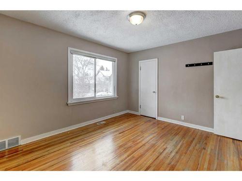 2435 23 Street Nw, Calgary, AB - Indoor Photo Showing Other Room