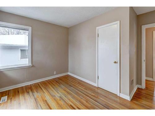 2435 23 Street Nw, Calgary, AB - Indoor Photo Showing Other Room