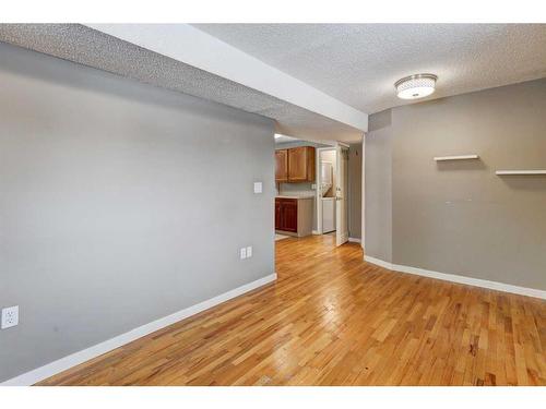 2435 23 Street Nw, Calgary, AB - Indoor Photo Showing Other Room