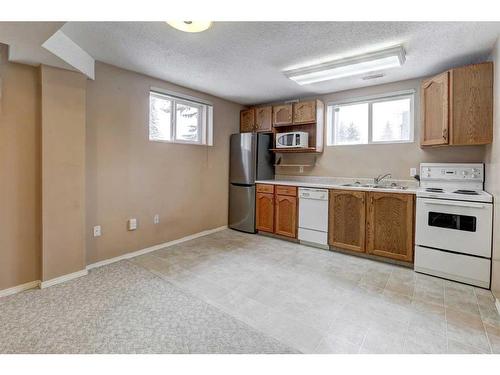 2435 23 Street Nw, Calgary, AB - Indoor Photo Showing Kitchen