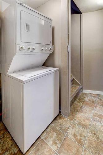 2435 23 Street Nw, Calgary, AB - Indoor Photo Showing Laundry Room