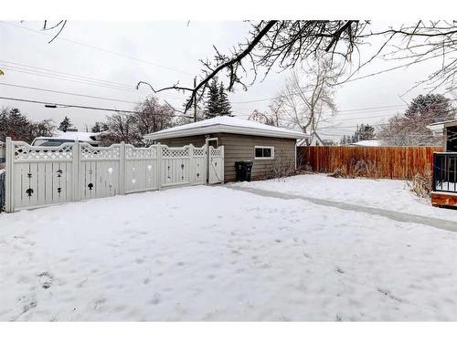 2435 23 Street Nw, Calgary, AB - Outdoor