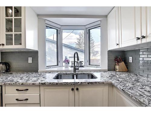 8 Fawn Crescent Se, Calgary, AB - Indoor Photo Showing Kitchen With Double Sink With Upgraded Kitchen