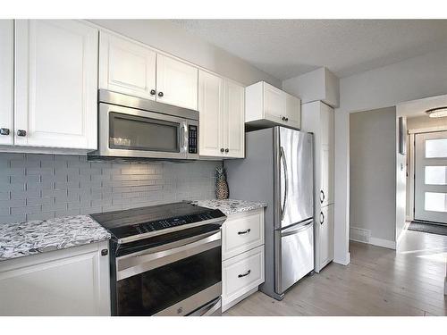 8 Fawn Crescent Se, Calgary, AB - Indoor Photo Showing Kitchen With Stainless Steel Kitchen With Upgraded Kitchen