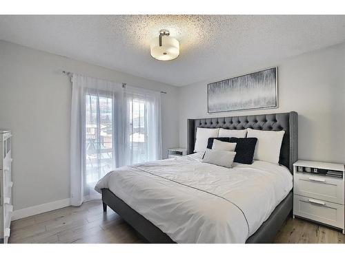 8 Fawn Crescent Se, Calgary, AB - Indoor Photo Showing Bedroom