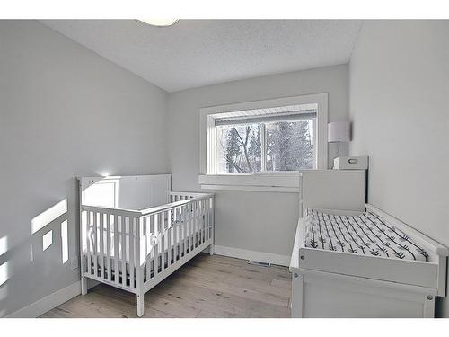 8 Fawn Crescent Se, Calgary, AB - Indoor Photo Showing Bedroom